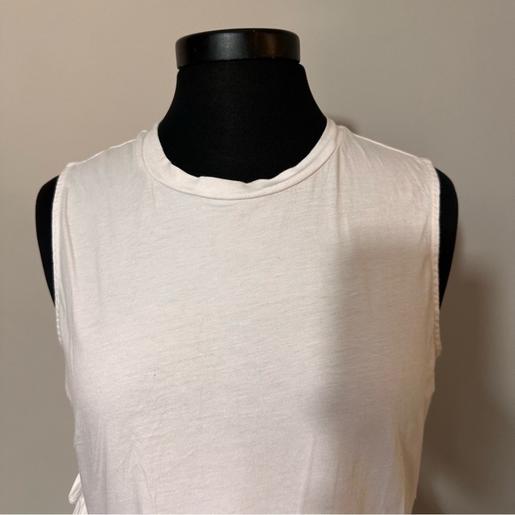 Banana Republic Ruffle White Sleeveless Top in Size Medium - Picture 4 of 4